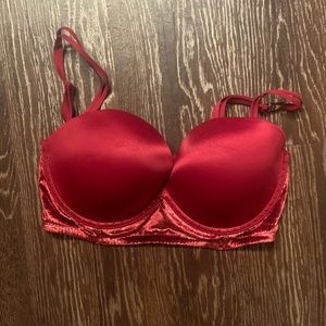 VICTORIA’S SECRET: Maroon Velvet Bra